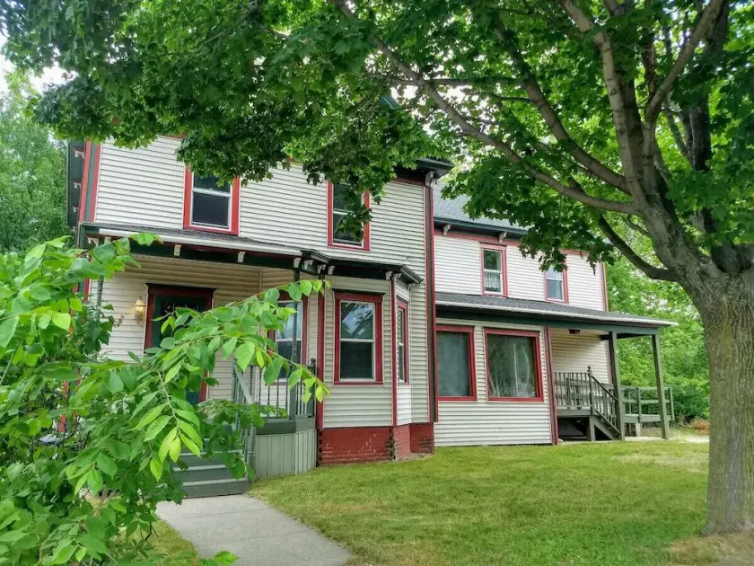 White Mountains Victorian on Main Street - Image 1
