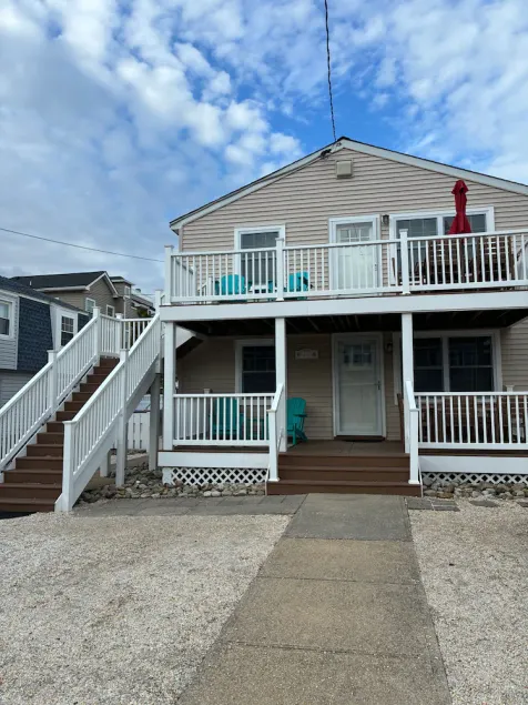 Brant Beach 3 Houses to the Beach, Dog friendly, 1st floor - Image 1