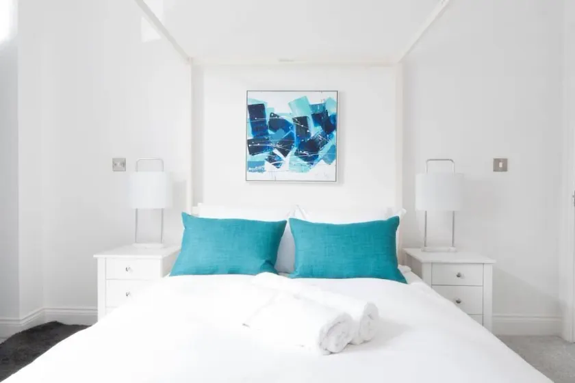 The Comet - A Home with 4 Bedrooms and 3 Bathrooms near Alton Towers for You - Image 1