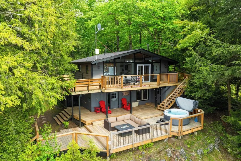 Alpine Lake House - Waterfront on Lake Muskoka - Image 1