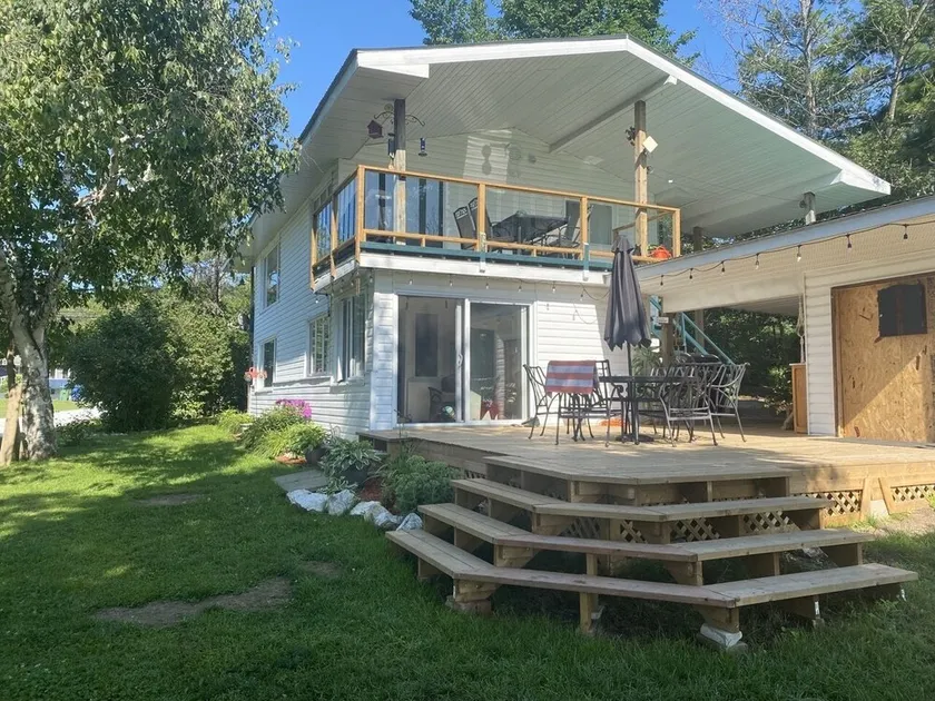Entire cottage (2 condos), perfect for families or large groups! - Image 1