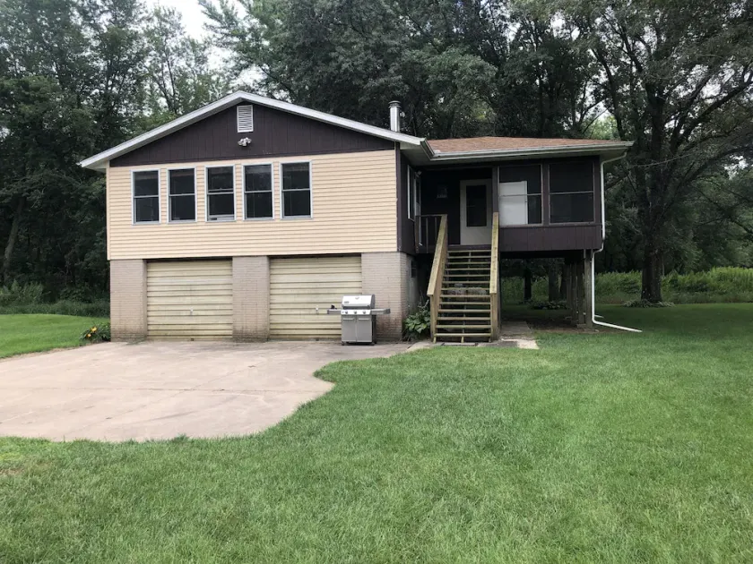 Quiet Cabin on the Wapsipinicon River with great views and fishing - Image 1