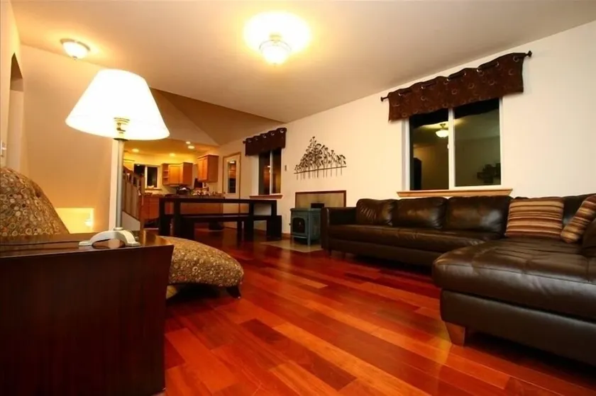 Mountain Chalet with Hot Tub, Gameroom and Wifi, Sleeps up to 10 - Image 1
