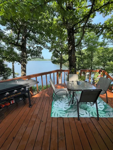 BEAUTIFUL LAKE FRONT VIEWS  - Image 1