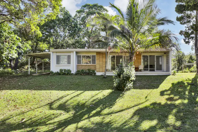 Great low-set beach house! - Image 1