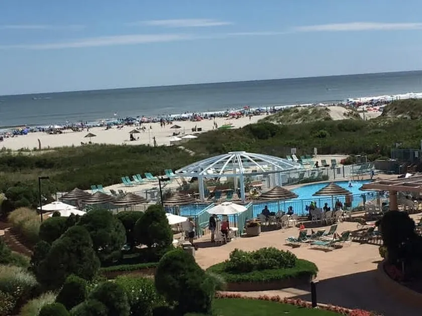 SEAPOINTE VILLAGE - Newly redone Beachfront Getaway!  - Image 1