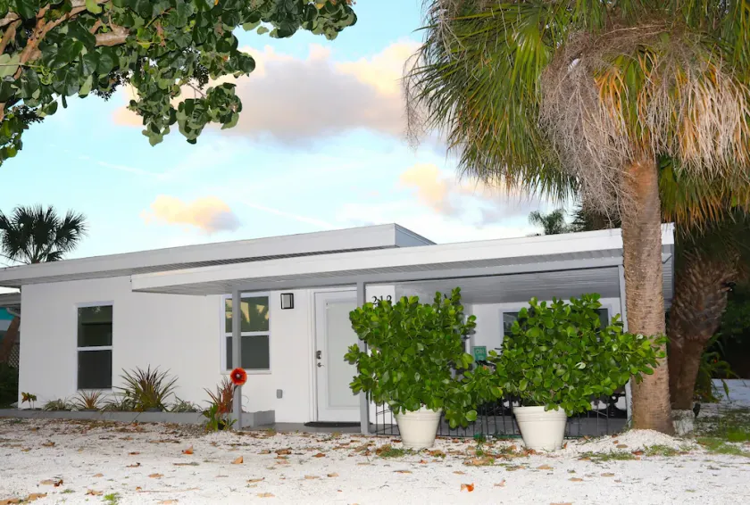 Walk to the beach in minutes from this recently remodeled condo. - Image 1