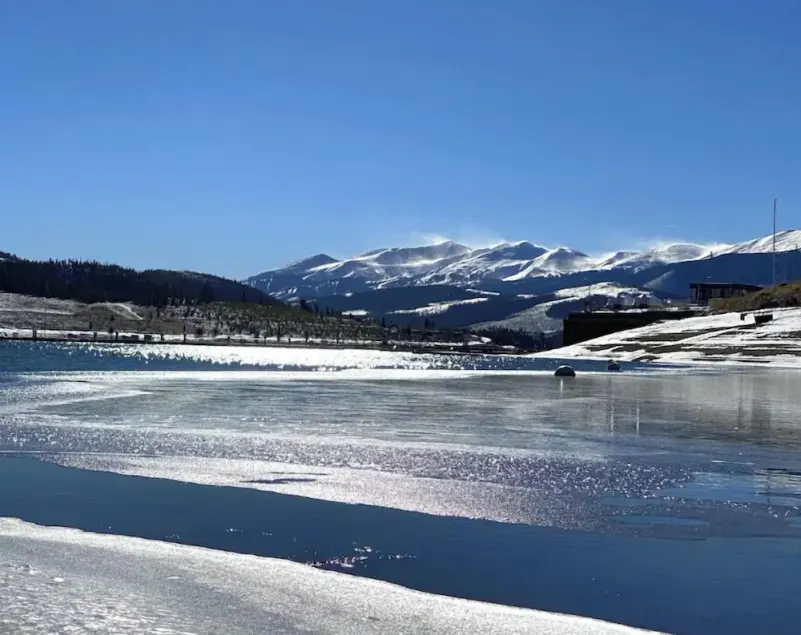 Stylish Mountain Condo w/Fireplace on Lake Dillon - Image 1