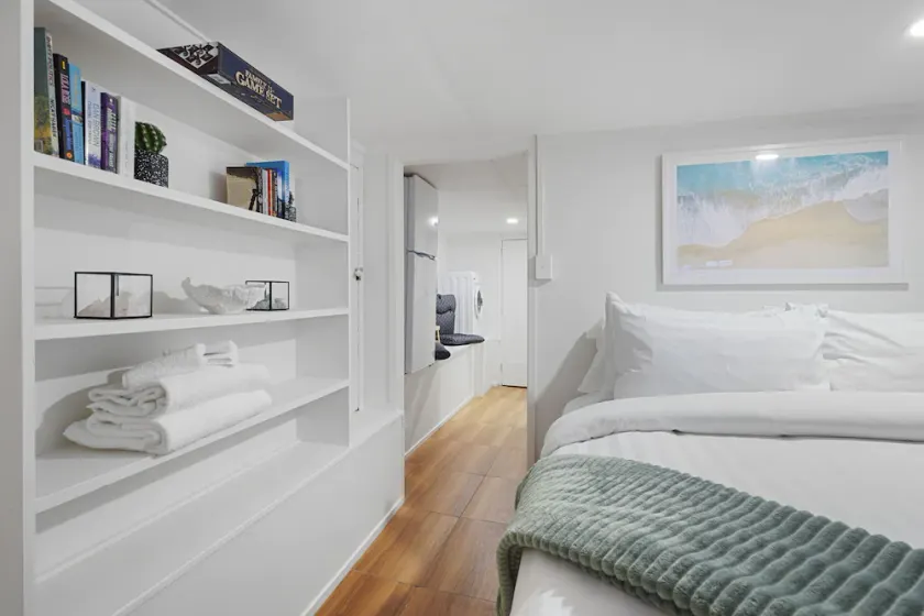 Newly Renovated Studio w Parking-Netflix - Image 1