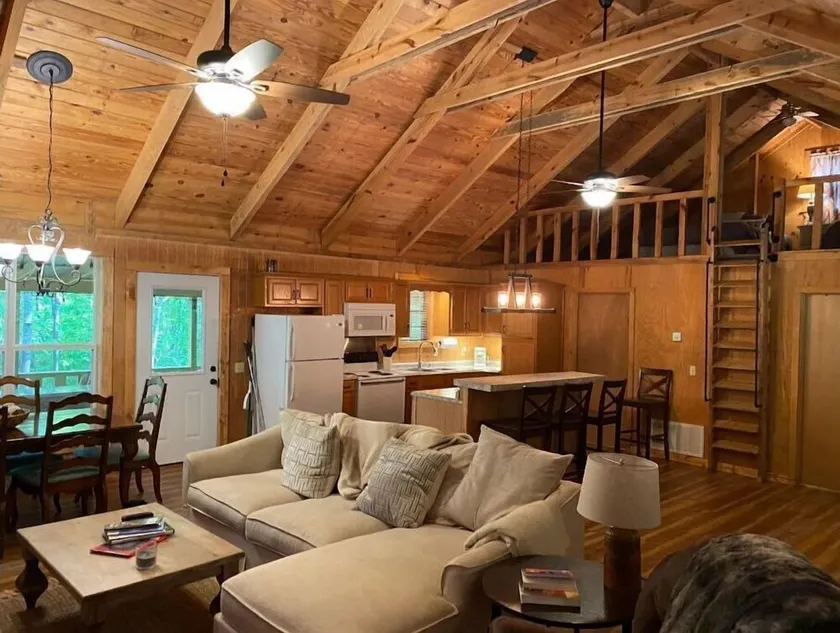 Rustic Retreat at Enid Lake - Image 1