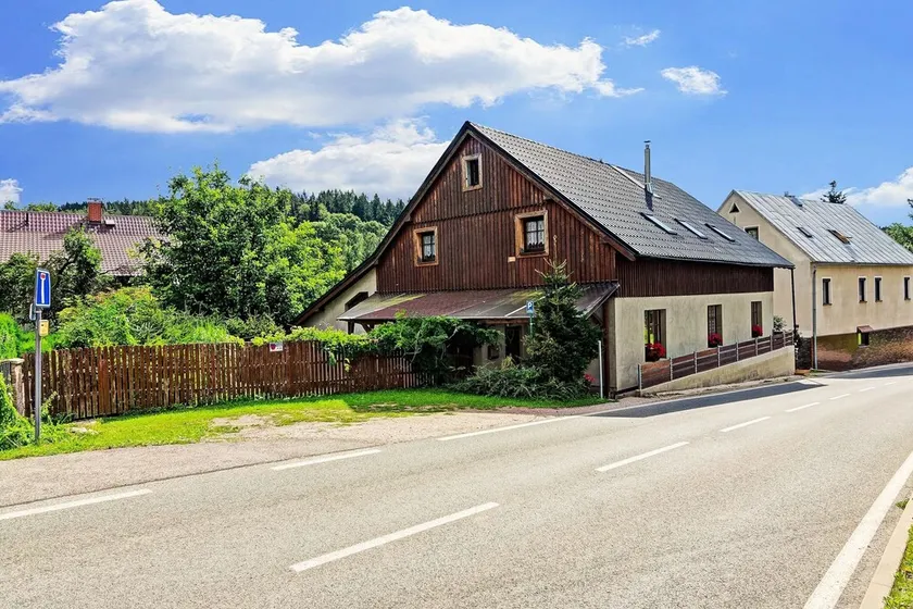 Modern Holiday Home in Cerný Dul with Private Garden - Image 1