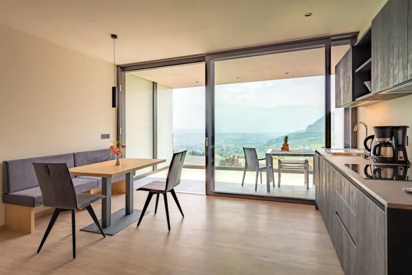 moderne Ferienwohnungen in Algund, Panoramablick und Pool am Algunder Waalweg - Image 1