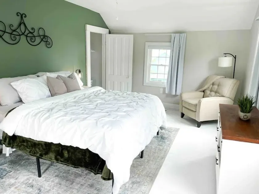 Modern Home Walking Distance to Boat Launch! - Image 1