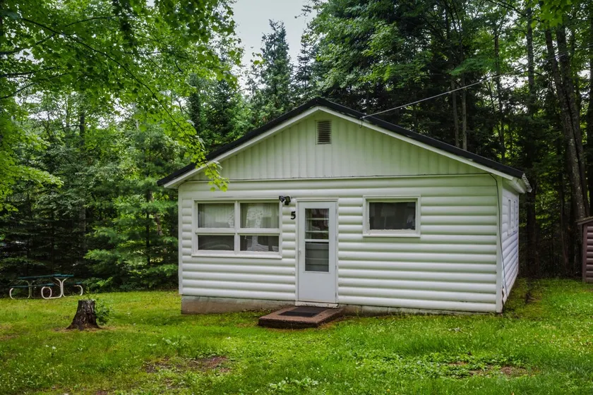 Private Deluxe Lakeside Cottage, Fishing, Snowmobiling, Hunting, Boats, Hot Tub - Image 1