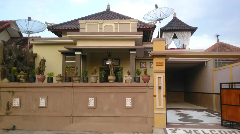 East Bali Luxury House with 3 Bedrooms - Image 1