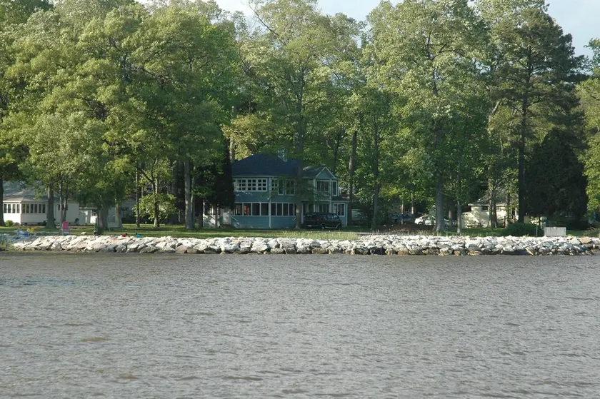 A quiet, family retreat home on the Chesapeake Bay, south of Annapolis MD - Image 1