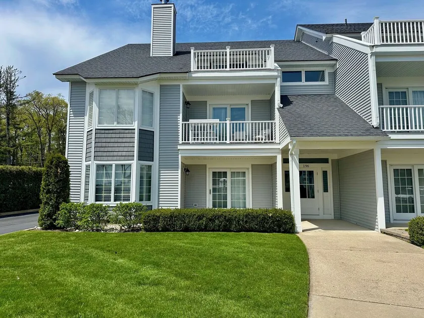 Walk to Beach! Quiet, Updated Main Floor Condo, Monthly Rental! - Image 1