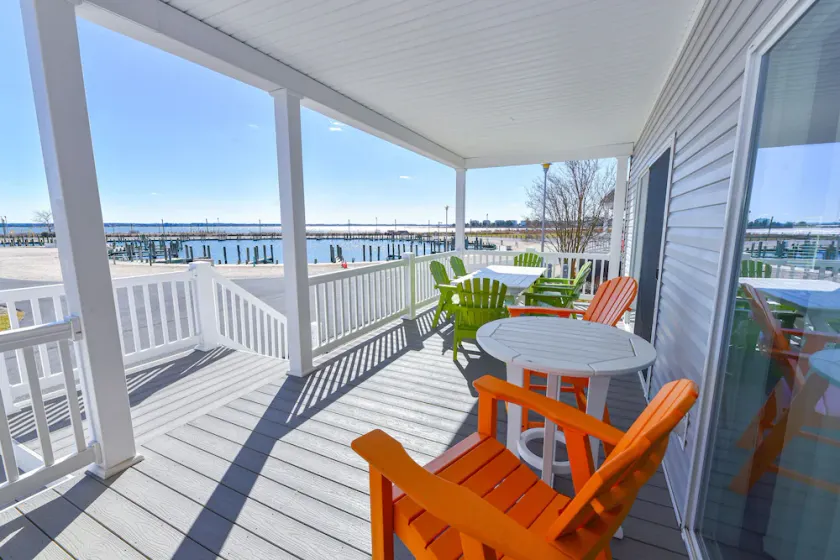 Spectacular home - waterfront, private beach, pools, family fun, pet friendly - Image 1