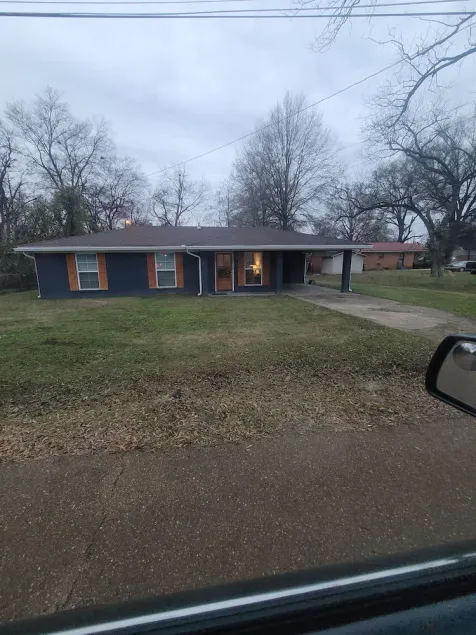 The Bleu- Furnished Home Near MVSU for Work Crews/Extended Stays - Image 1