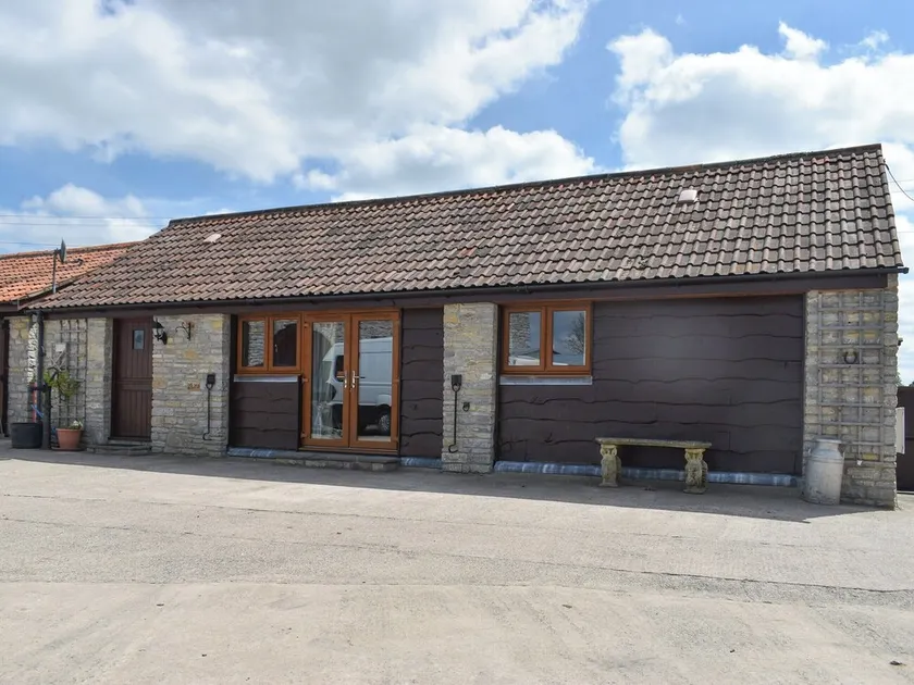 2 bedroom accommodation in Catsham, near Glastonbury - Image 1