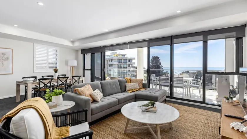 Luxurious apartment with homely feel The Cove 603 - Image 1