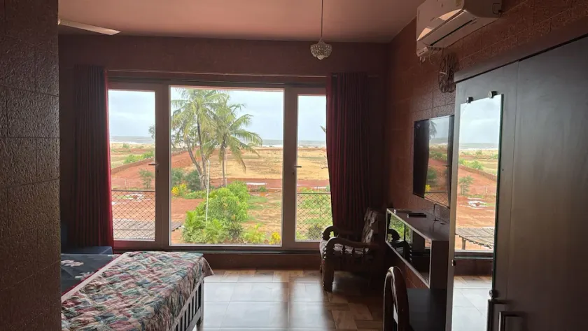 Rocky's Beach Stay - Image 1