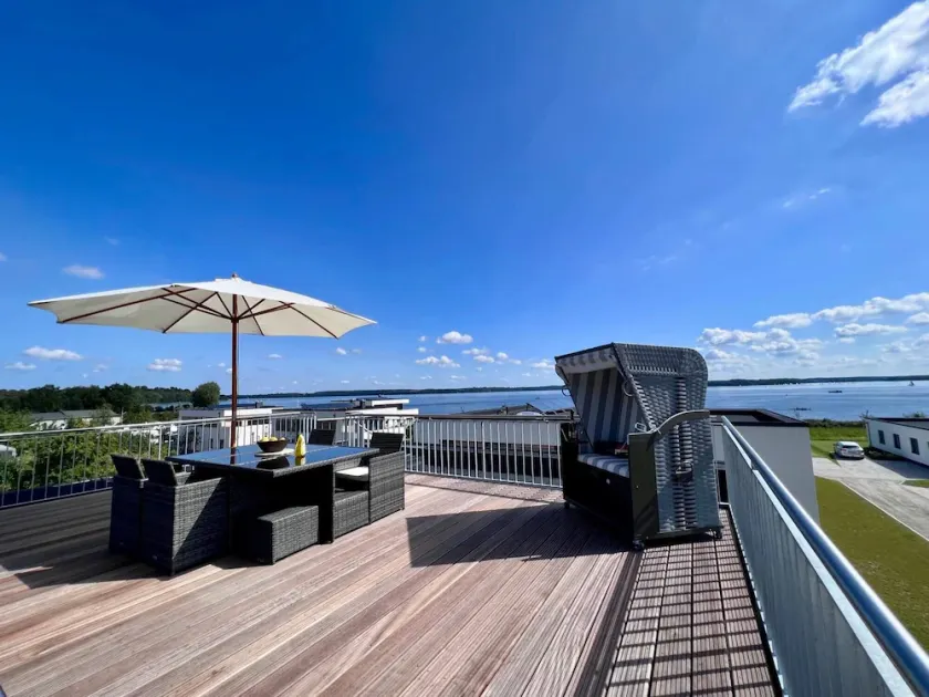 Sonnendeck Schwerin - Apartment mit Dachterrasse, Seeblick, Parkplatz, Fahrradschuppen, King-Size Bett - seenah relaxen - Image 1