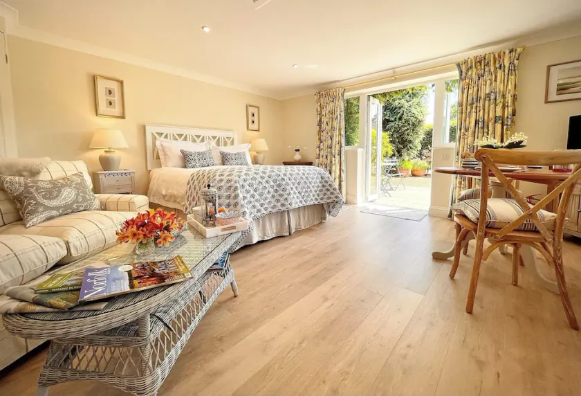 Coastal retreat for two in Brancaster Staithe next to the harbour and pubs. - Image 1