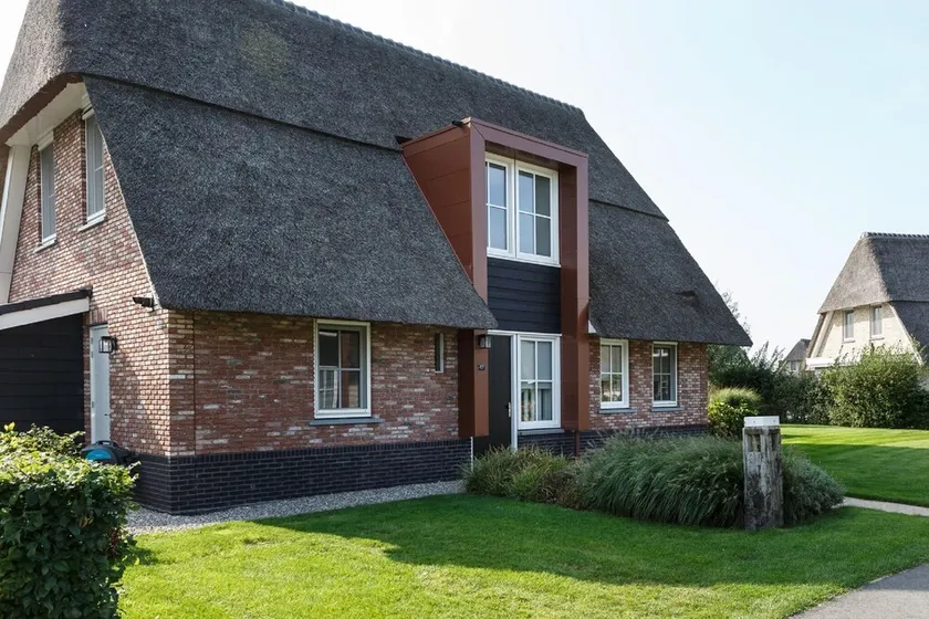 Villa au Tjeukemeer avec Ponton Privé - Image 1