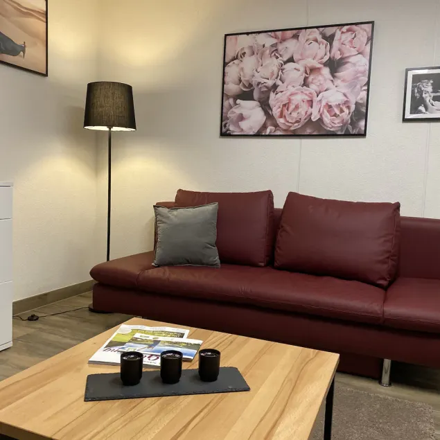 Sunny Home 3-room apartment - Image 1