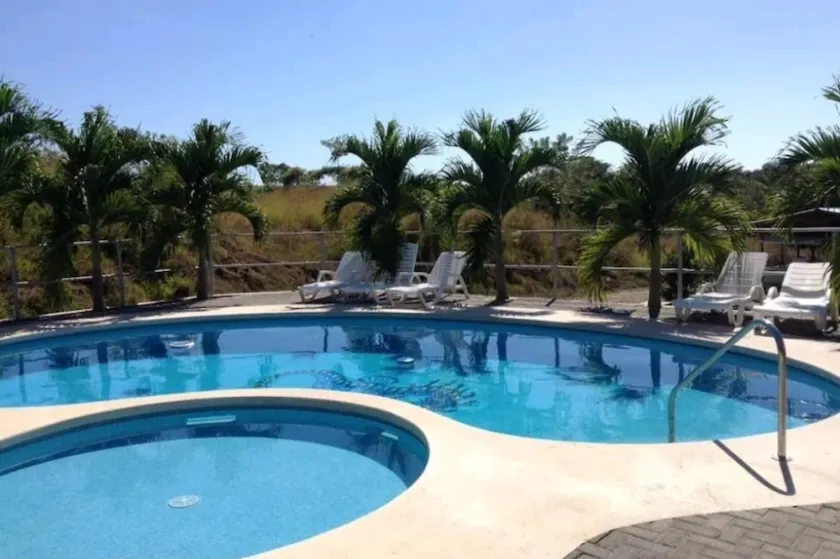 Location Maison avec piscine privée pour des vacances en famille - Image 1