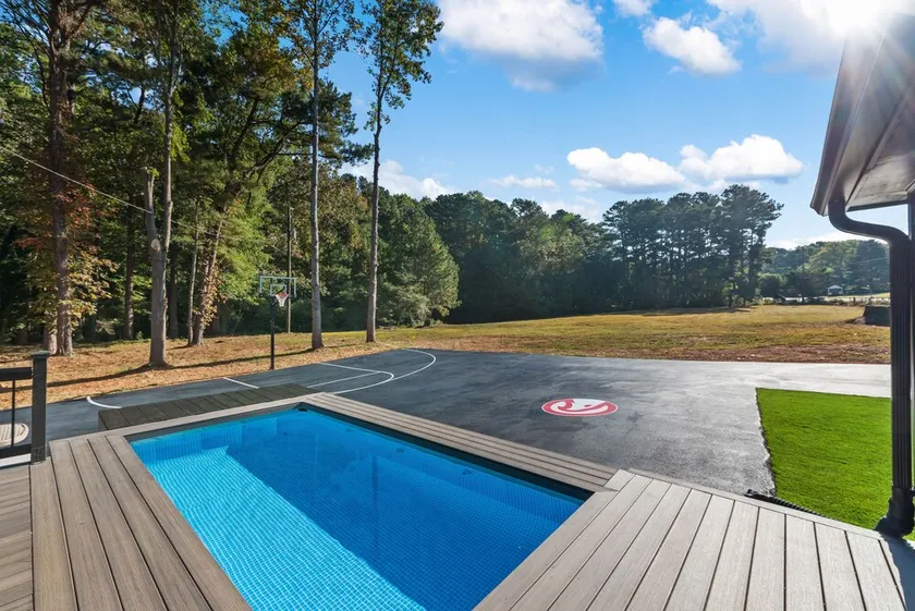Graceland *Pool & Spa Farmhouse Miniature Horse* - Image 1