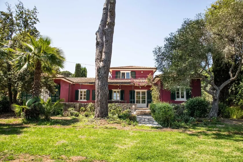Villa with pool and beach access - Image 1