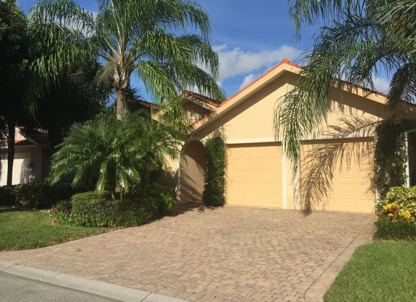 Villa 3BR 3BA privée dans une magnifique résidence fermée de style complexe près d'une plage - Image 1