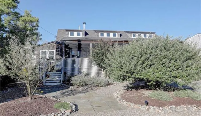 Classic beach house retreat meets modern luxury - steps from bay in Brant Beach - Image 1