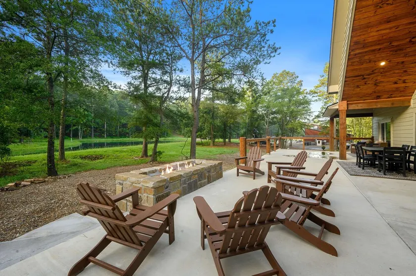 Riverbend Retreat - Gorgeous One Story with Loft, Waterfront Pond Access, Sleeps 16 - Image 1