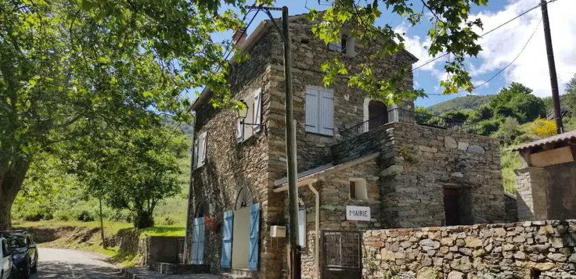 Gîte de 4 personnes dans une maison en pierre de pays. - Image 1