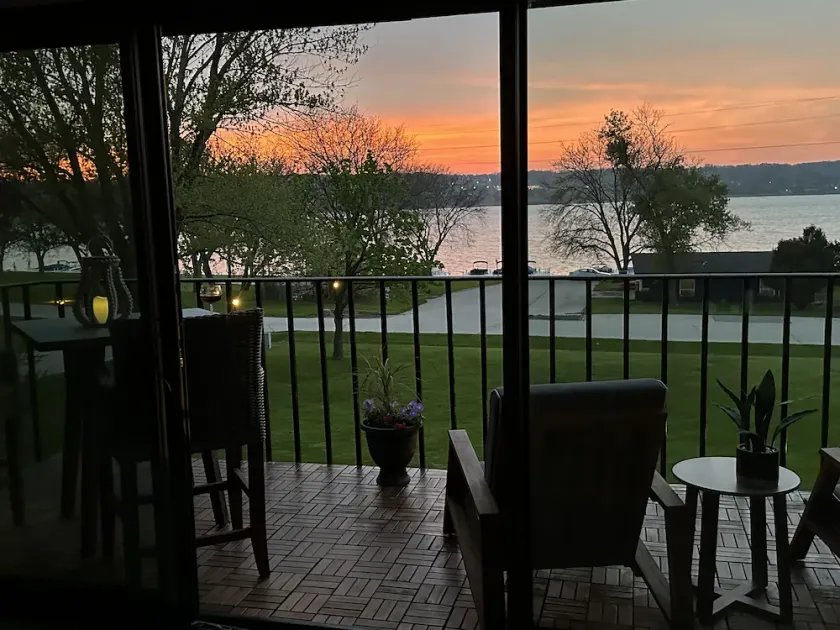 Stunning Waterfront views & cozy fireplace on the shores of Lake Como. King bed. - Image 1