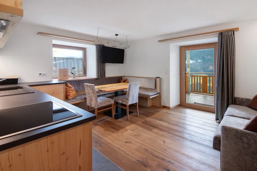 Apartment 'Morgenrot' with Mountain View, Shared Garden and Wi-Fi - Image 1