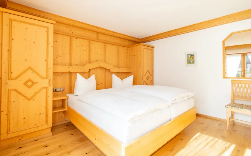 Klausenberg- 3-room apartment 50sqm, 2 extra bedrooms, kitchen, 2 balconies - Image 1