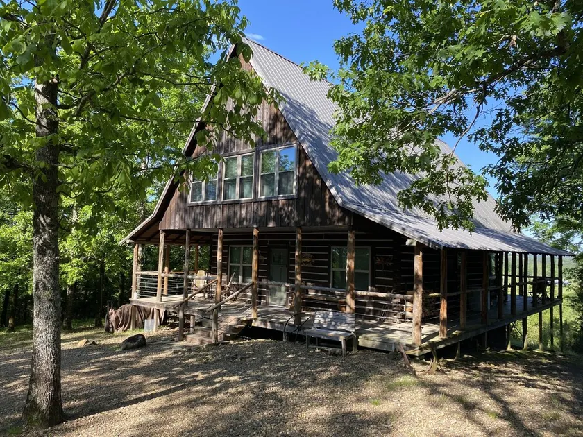 Rustic log cabin in the hills of Arkansas! - Image 1