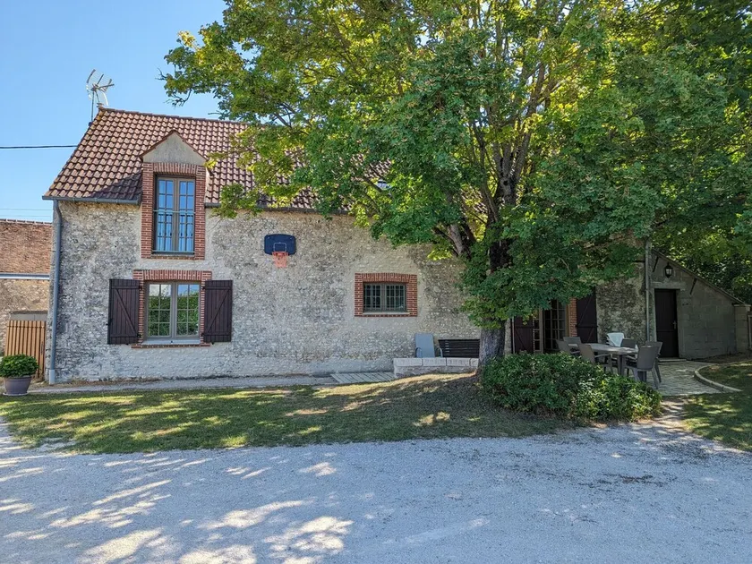 Maison de campagne rénovée à 1h de Paris, avec jardin clos, 4 chambres et équipements familiaux - Image 1