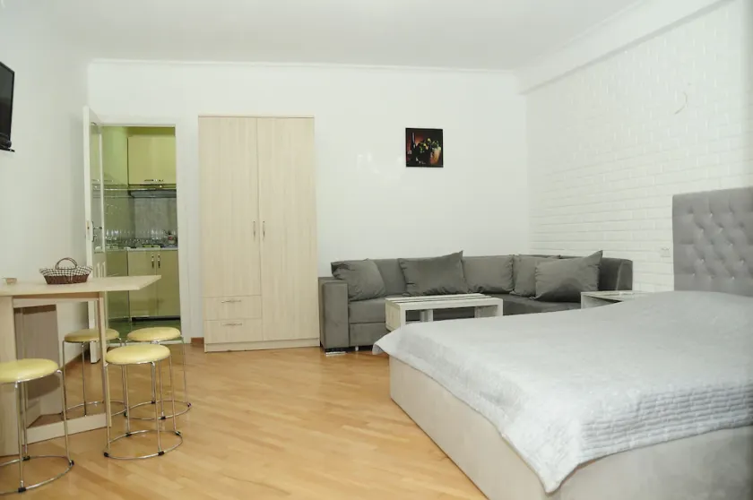 Grand Valley apartment - Image 1