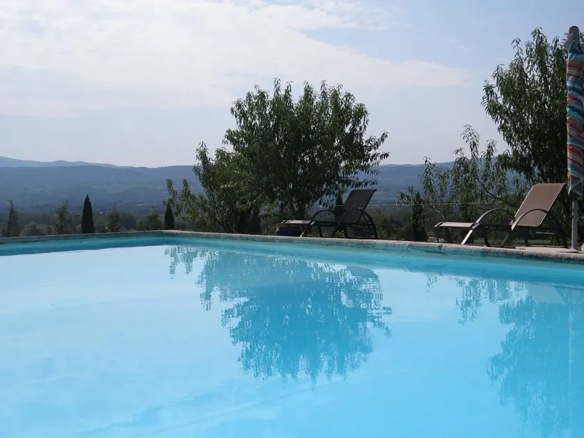 Schönes Haus, auf 2500m² Grundstück mit privatem Pool, - Image 1