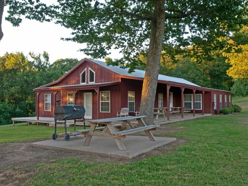 5-bedroom lodge near Ozark National Forest and Lake Fort Smith state park. - Image 1