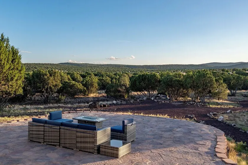 Private home on 40 acres surrounded by wide open space.  - Image 1