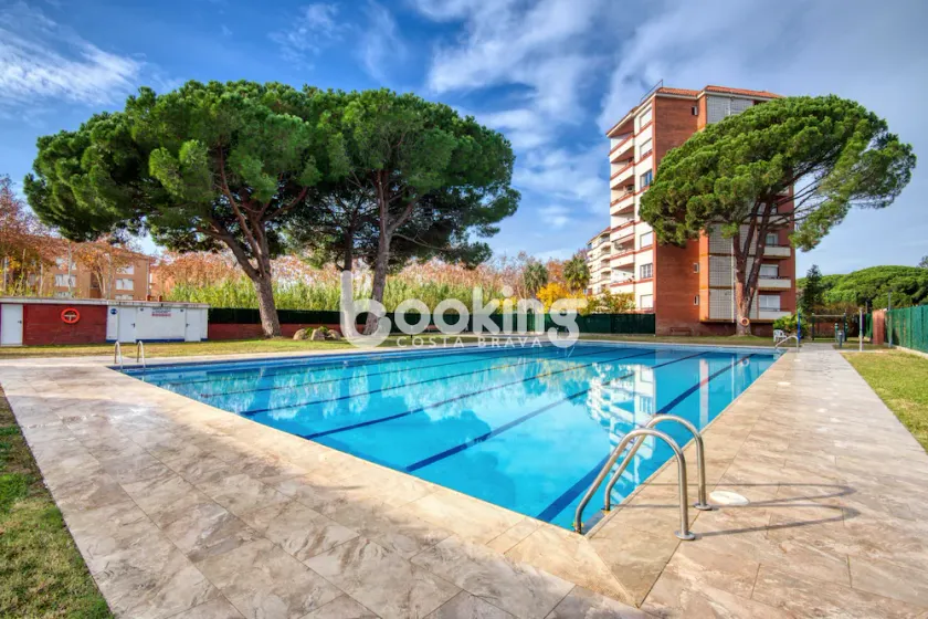 APPARTEMENT POUR 4 PERSONNES AVEC PISCINE ET TERRASSE PRÈS DE LA PLAGE - Image 1