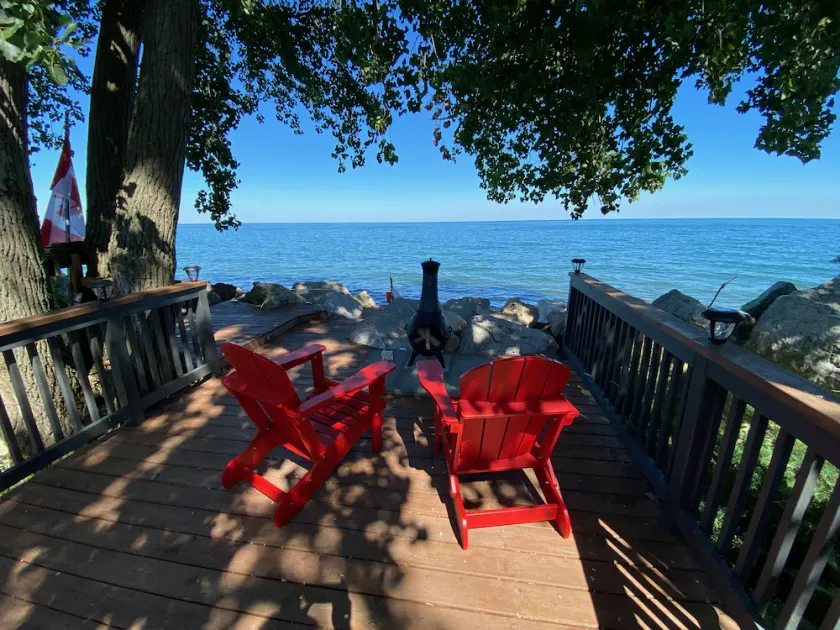 Lake Erie's charming 4 season Lake Houz with BBQ, Fire Pit & more - Image 1