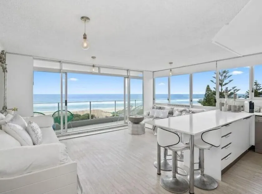 Oceanfront Serenity At Main Beach - Image 1