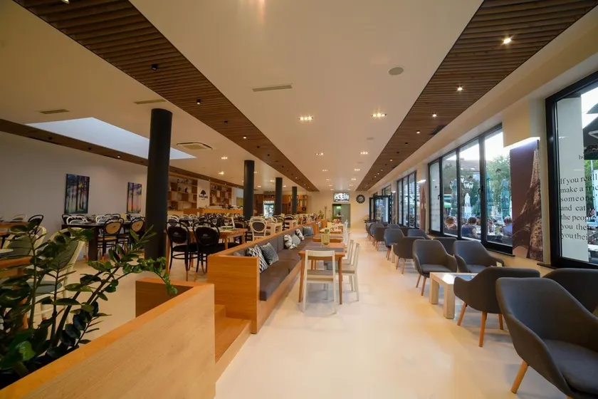 Park Hotel - Image 1